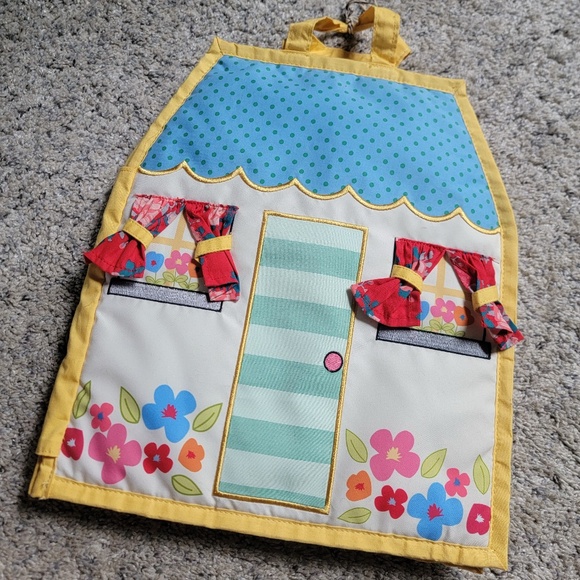 Matilda Jane No Place Like Home Doll Play Set is a plush book house designed for - Picture 1 of 3